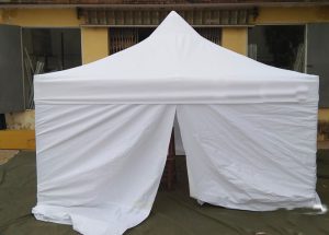 Nhà bạt xếp có quây kín