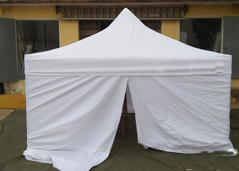 Nhà bạt xếp có quây kín