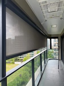 Bạt che nắng tự cuốn Hòa Phát ngoài trời