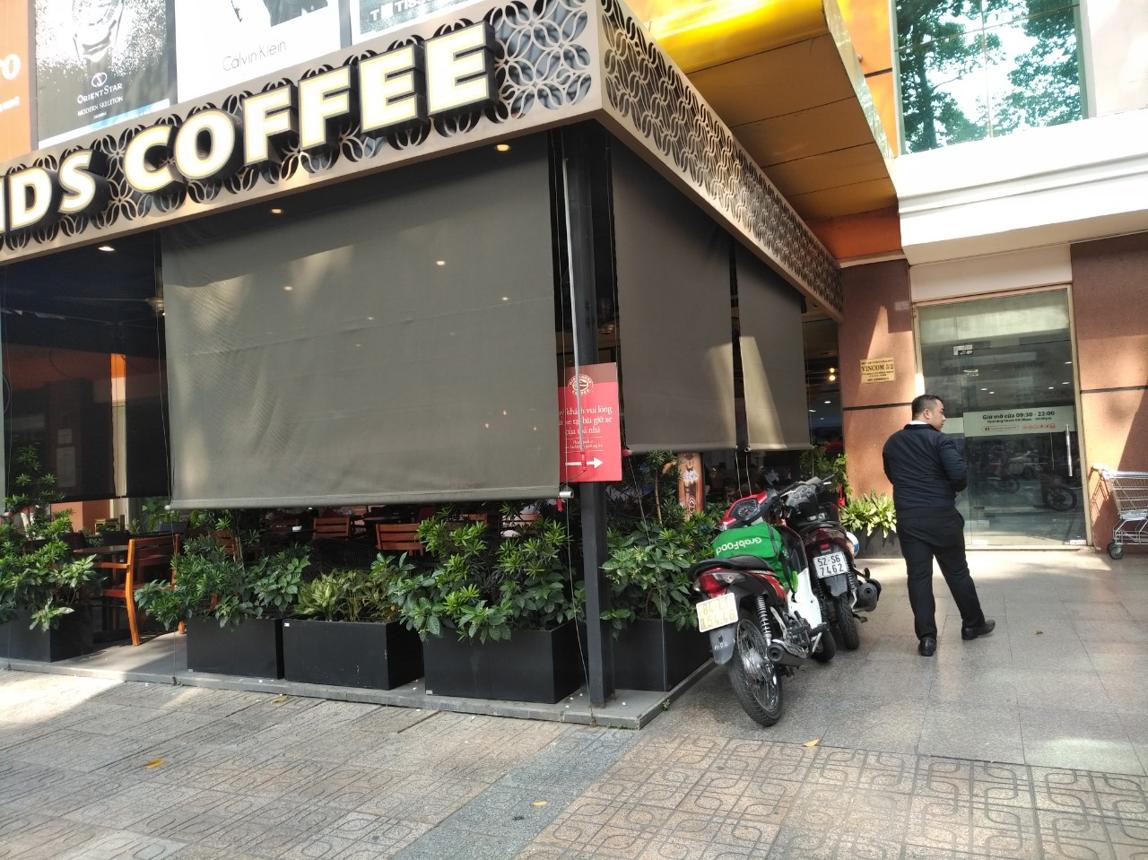 Bạt che nắng tự cuốn TPHCM lắp đặt cho ban công Bạt che nắng tự cuốn TPHCM lắp đặt cho ban công