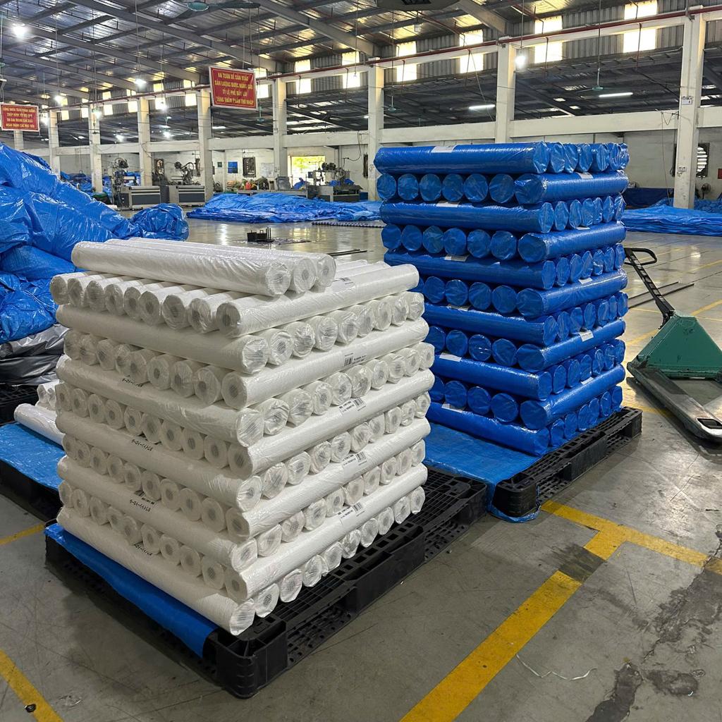 Bạt nhựa nguyên phát cuộn lớn tại kho hàng Bạt nhựa nguyên phát cuộn lớn tại kho hàng