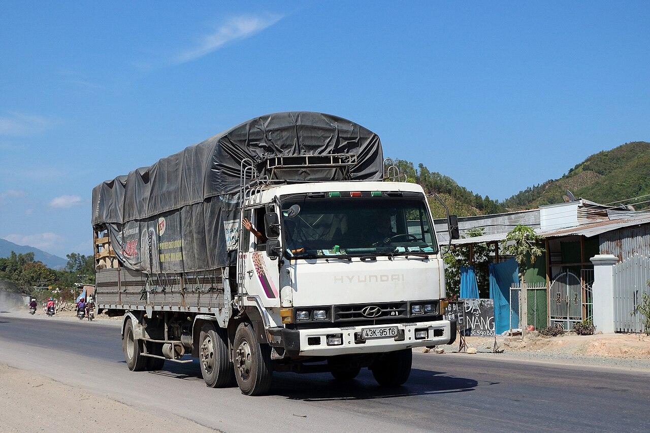 Xe mui bạt không có bạt và quy định che chắn hàng hóa Xe mui bạt không có bạt và quy định che chắn hàng hóa